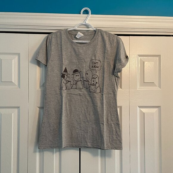 Peanuts T-Shirt - “I Got A Rock”  Halloween Scene - Women's size M - Brand New - Picture 2 of 13